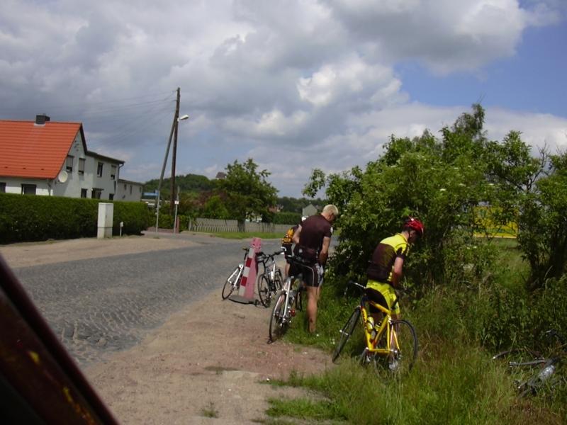 6-11 Pinkelpause bei Halle.jpg