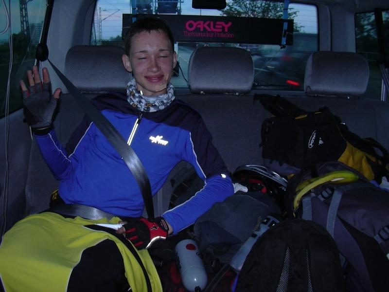 7-04 Ruegen Tino im Auto.jpg