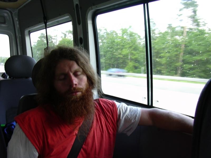 7-13 Heimfahrt Yeti pennt2.jpg