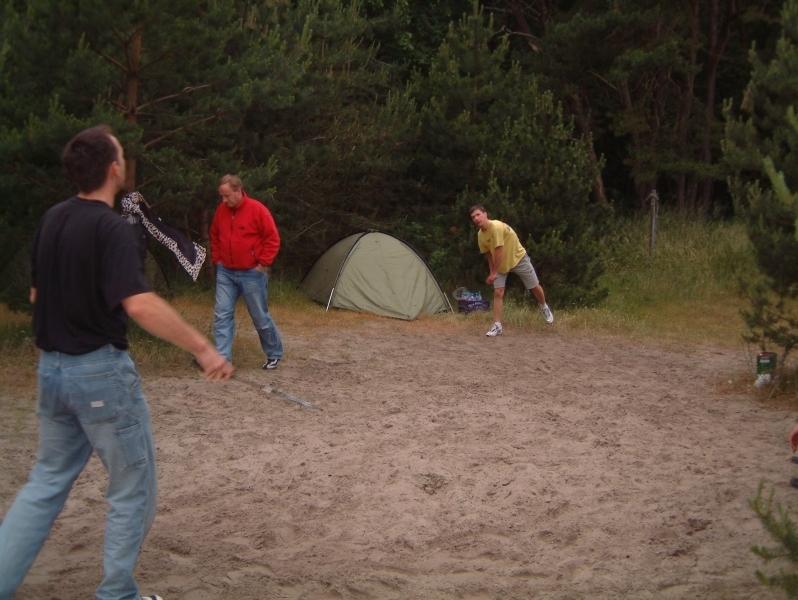 7-18 Zeltplatz Federball Gruppe2.jpg