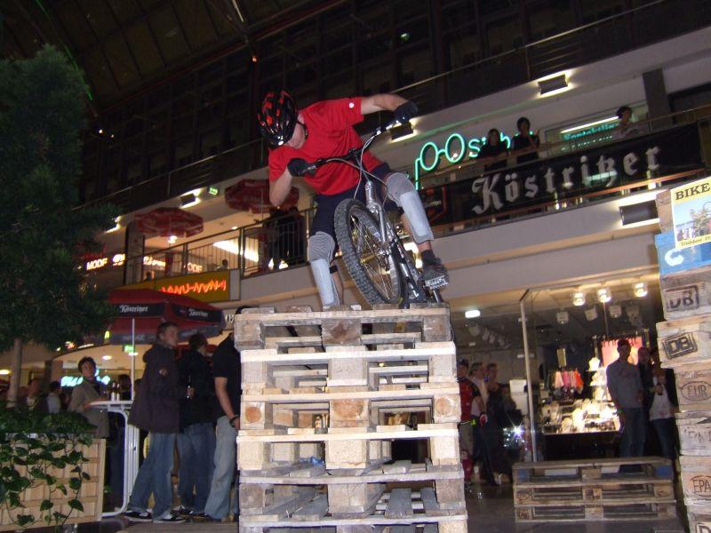 061027 202120 030 trialshow.jpg