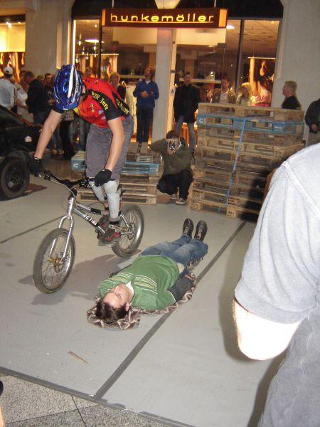 061028 201839 200 trialshow.jpg