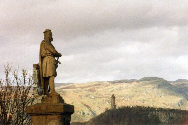 Bruce_Wallace Monument.jpg